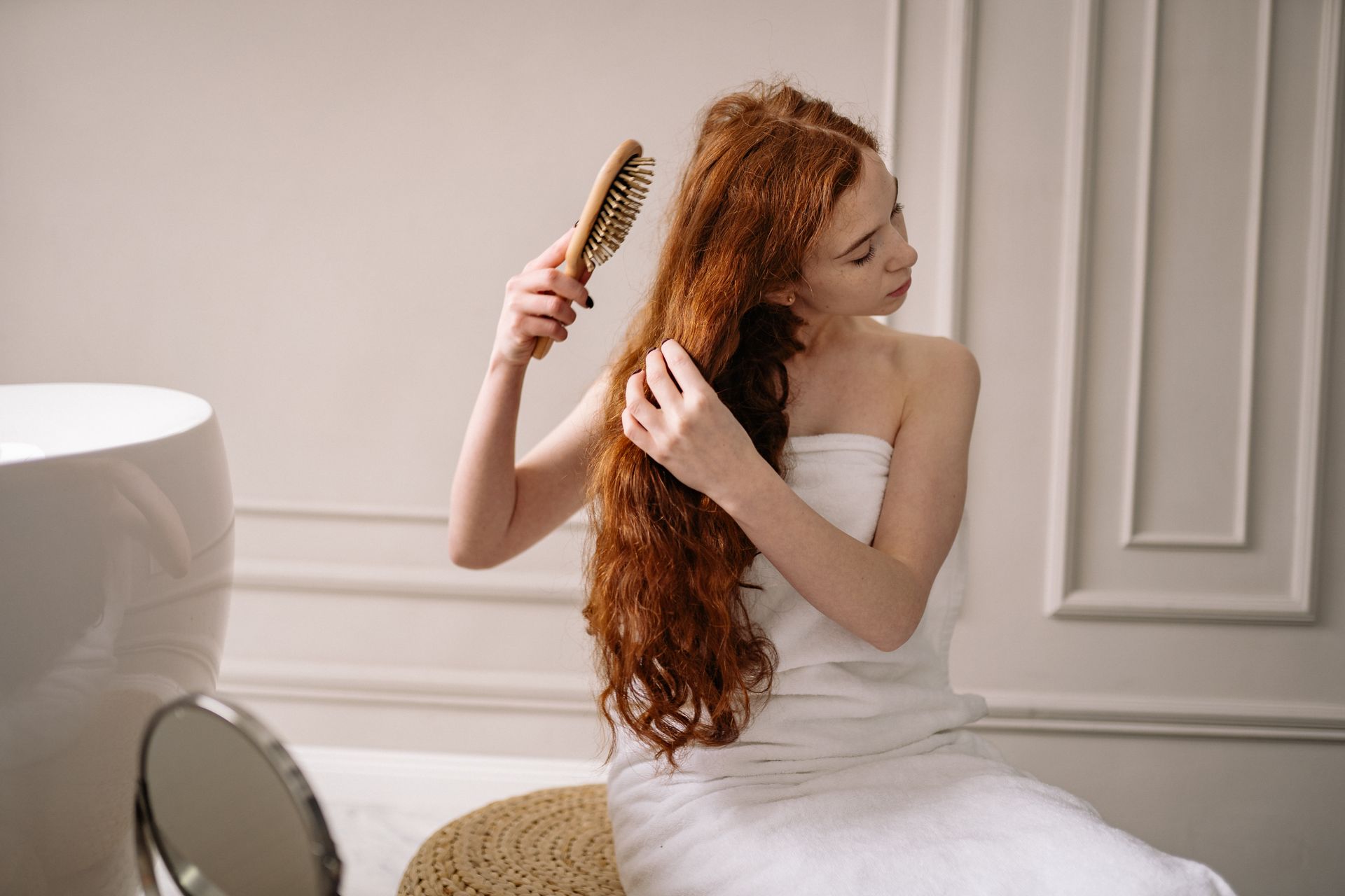 Comment je prends soin de mes cheveux sans devoir payer une professionnelle